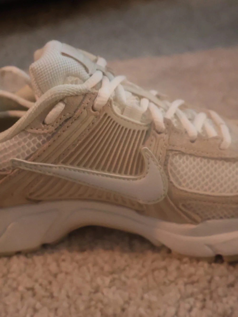 Nike vomero 5 Beige and White - Picture 2 of 6